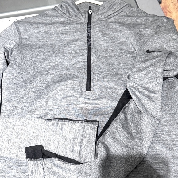 🔥 Stylish Innovative Nike Pro Hyper Warm Half Zip Women’s Training Top 🔥 - Picture 8 of 16